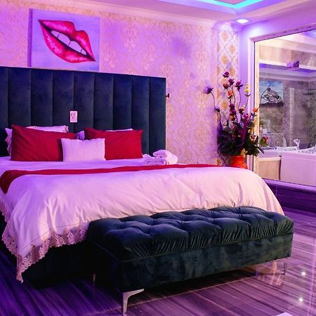 Gold Crown International Hotel ヨハネスブルグ エクステリア 写真